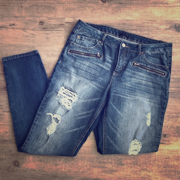 Signature Studio Denim - Signature Studio Distressed Jeans